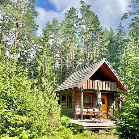 Veela Metsamaja Ferienhaus *